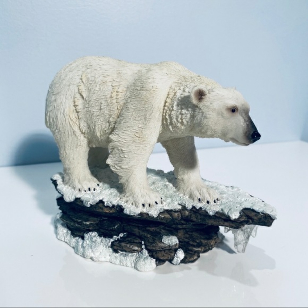 Canadian Geographic Wildlife Figurine Polar Bear, Resin
